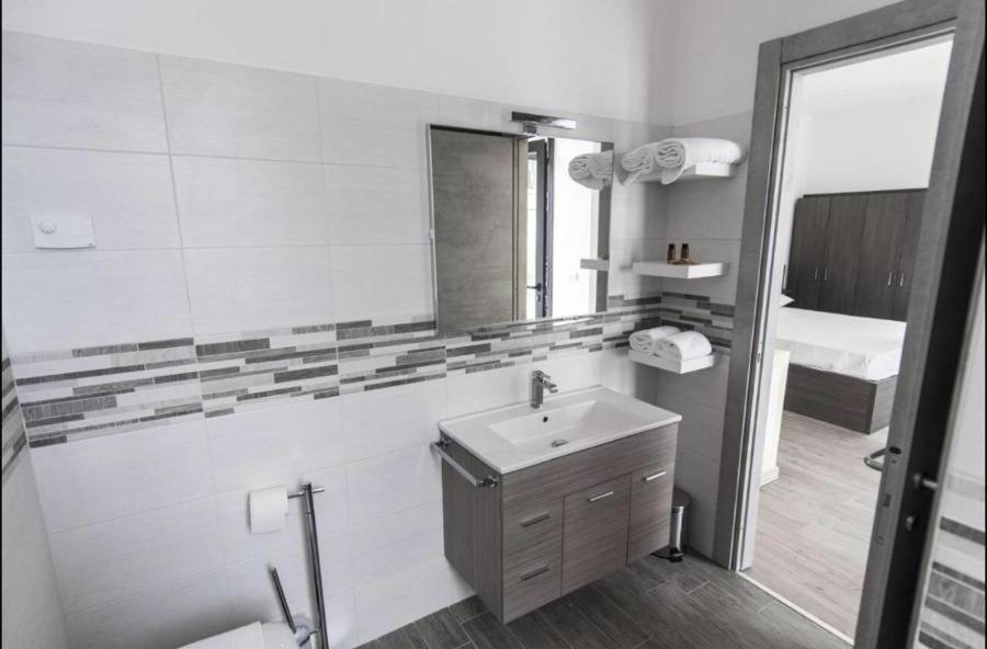 קמפיונה דל גארדה Antica Campione Rooms & Hostel מראה חיצוני תמונה
